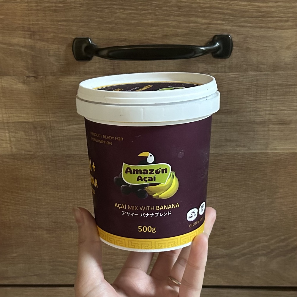業務スーパーのアサイーバナナブレンド(500g)。冷凍パックのパッケージ。